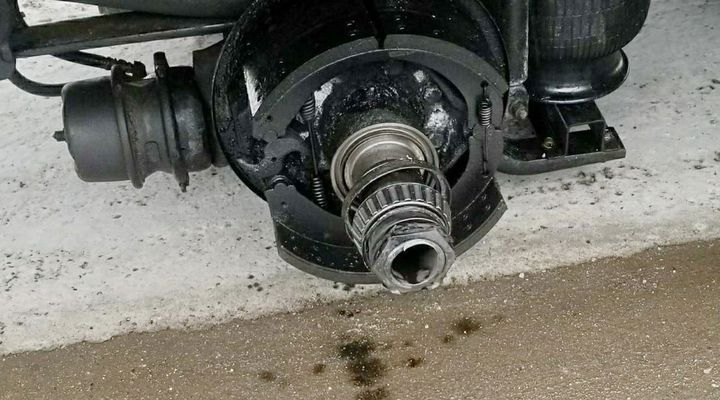 Roadside Maintenance, Supply, Repair, Fitting and adjustments anywhere within South Africa. Truck Wheel Hub or Axle, Bearing failure, Seized.